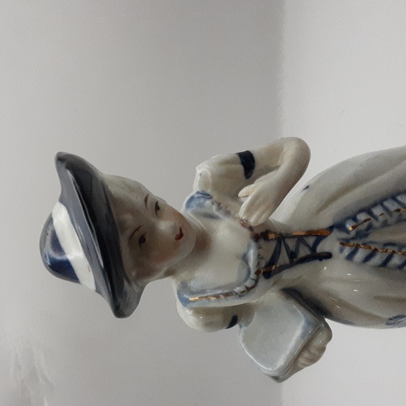 Vintage Porcelain Blue & White Lady 8.5" - Picture 7 of 10